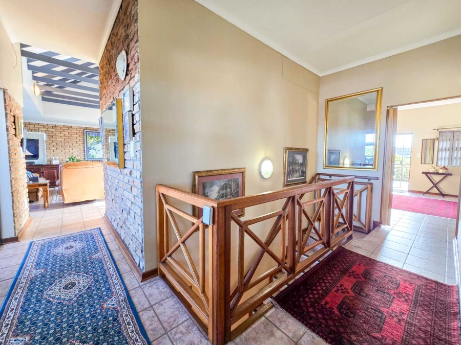 5 Bedroom Property for Sale in Stilbaai Wes Western Cape